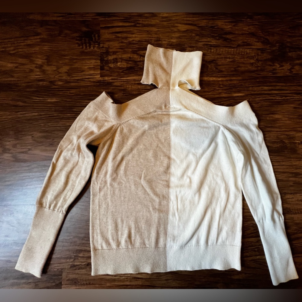 NWT 525 America Two Tone Cutout Sweater